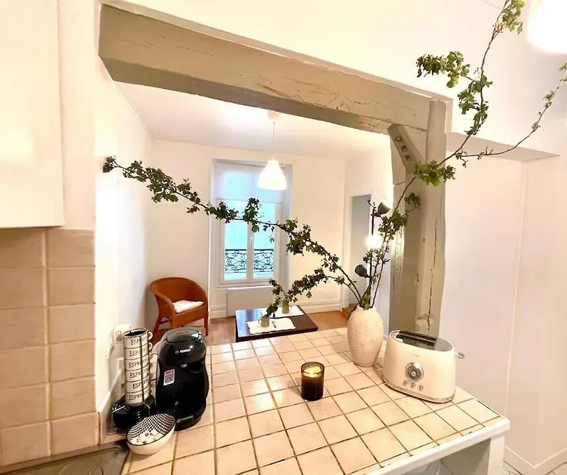 Alex In Montmartre Apartment